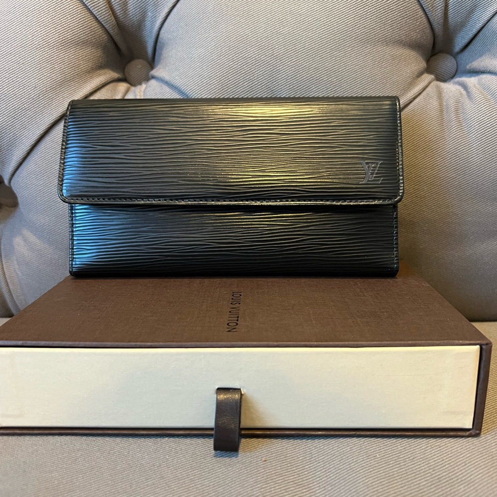 100% Authentic and New Louis Vuitton Black Epi Leather Wallet Christmas Gift